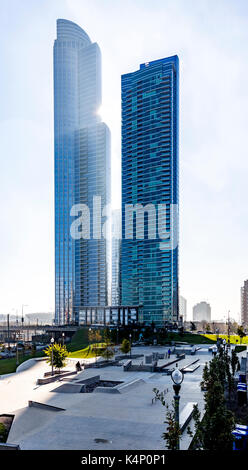 Chicago, Illinois, USA - November 3., 2016. Grant Luxury Condos in Chicago Illinois auf der East Roosevelt Road und die Gewährung Skate Park entfernt Stockfoto