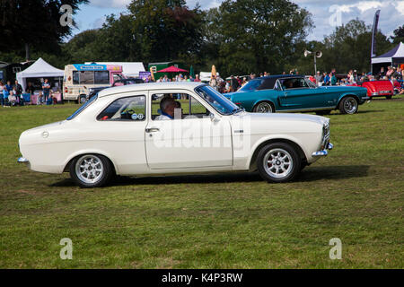 Weißen Ford Escort Markierung 1 auf Anzeige bei Chelford steam Rally Astle park Cheshire Stockfoto