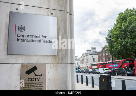 Der Eingang zu der Abteilung für Internationalen Handel (DIT), Whitehall Place, London, SW1A Stockfoto