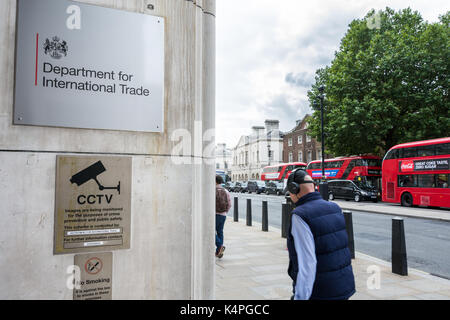 Der Eingang zu der Abteilung für Internationalen Handel (DIT), Whitehall Place, London, SW1A Stockfoto