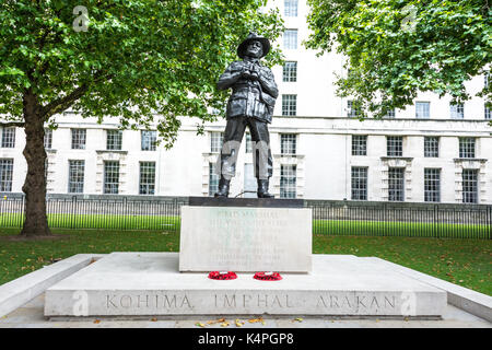 Bronze Skulptur von Ivor Roberts-Jones von Feldmarschall William Joseph Slim, Whitehall, London, UK Stockfoto