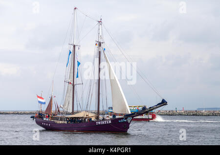 Warnemünde/Deutschland - 12. August 2017: Segelschiffe bei öffentlichen Veranstaltung Hanse Sail in Warnemünde, Deutschland. Stockfoto