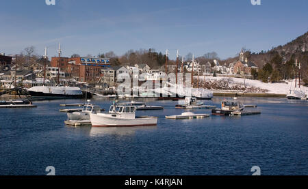 Camden Harbor, Maine, an einem Winter. Stockfoto