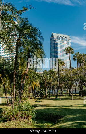 Regionen Bank Gebäude in der Innenstadt von Tampa, Florida, Usa, von der Universität von Tampa Campus gesehen, einer städtischen Hochschule. Stockfoto