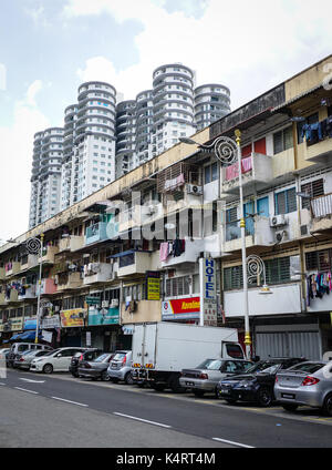 Kuala Lumpur, Malaysia 24.August 2014. Alte Apartments in der Chinatown von Kuala Lumpur (KL), Malaysia. KL ist der kulturelle, finanzielle und wirtschaftliche Zentrum der Stockfoto