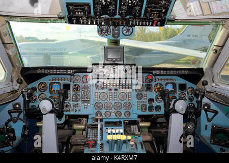 Sheremetyevo, Moskauer Gebiet, Russland - Oktober 3, 2015: Cockpit von Aeroflot Ilyushin IL-86 RA -86103 an den Internationalen Flughafen Sheremetyevo. Stockfoto