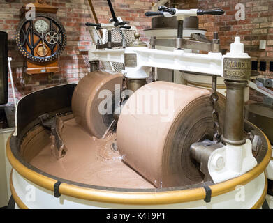 Schokolademaschinen in der Ghirardelli Original Chocolate Manufaktur am Ghirardelli Square in San Francisco, Kalifornien. Stockfoto