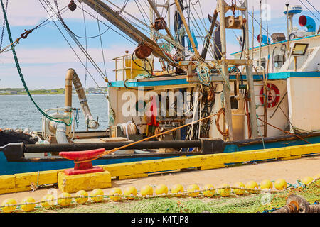 Fischtrawler und Netze, Port au Choix auf den Golf von St. Lawrence, westlichen Neufundland, Kanada Stockfoto