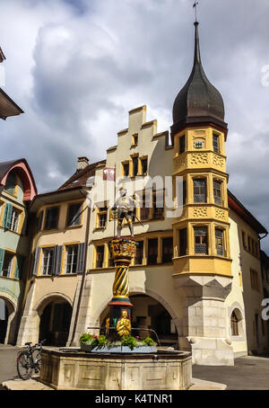 Statue Banneret Brunnen in der Altstadt Bienne/Biel, Schweiz, Europa Stockfoto