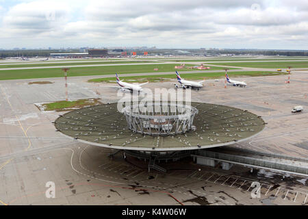 Scheremetjewo, Moskau, Russland - April 5, 2015: Überblick über die alten Terminals im internationalen Flughafen Sheremetyevo. Stockfoto