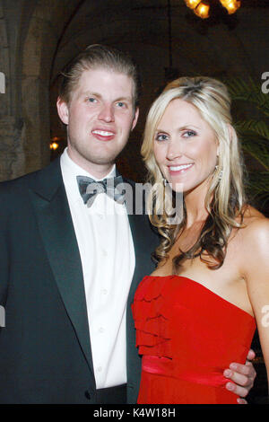 PALM Beach, FL - 2009: Donald Trump und Melania Knauss im Mar-A-Lago Verein im Jahr 2009 in Palm Beach, Florida. Personen: Eric und Lara Trump Getriebe Ref: MNC 79 MPI 122/MediaPunch Stockfoto