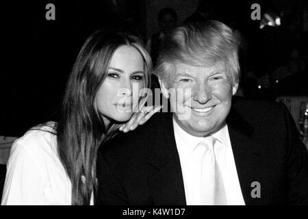 PALM Beach, FL - 2010: Donald Trump und Melania Knauss im Mar-A-Lago Verein im Jahr 2010 in Palm Beach, Florida. Personen: Melania und Donald Trump Getriebe Ref: MNC 79 MPI 122/MediaPunch Stockfoto