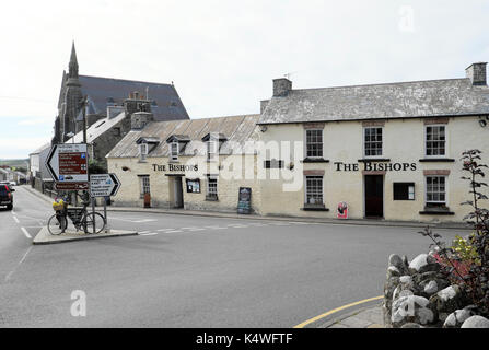 Die Bischöfe Pub auf dem Platz in St David's Stadtzentrum West Wales Pembrokeshire UK KATHY DEWITT Stockfoto