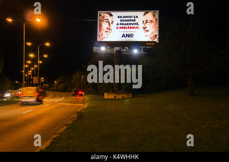 BigBoard, politicke hnuti ANO 2011, Andrej Babis, Martin Stropnicky, Slogan ein PRACOVITE SCHOPNE BOJOVAT ZA. Eine NEBLABOLIT, politicka politicky propagace, Marketing, parlamentni volby, predvolebni volebni kampan, Reklametafeln, reklama politicke Stockfoto