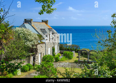 Frankreich, Manche (50), Cotentin, Cap de la Hague, Saint-Germain-des-Vaux, Port Racine, Habitat traditionnel // Frankreich, Manche, Cotentin Peninsula, Cap d Stockfoto