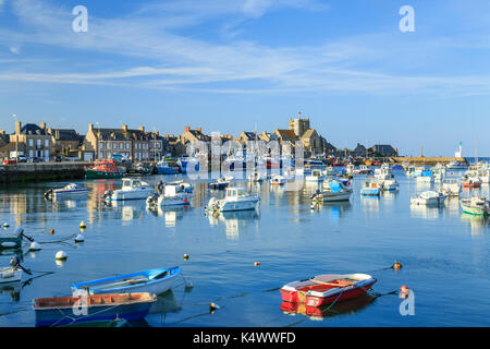 France, Manche (50), Cotentin, Barfleur, labellisé Les Plus Beaux Villages de France, le Port de pêche // France, Manche, Cotentin Peninsula, Barfleur Stockfoto