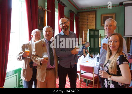 Privatfeier, Familiengeburtstag, Party, 70 Geburtstag, Der Schwan, Tarporley, Cheshire, Jagdzimmer, Familie, Alte Kameraden. Stockfoto