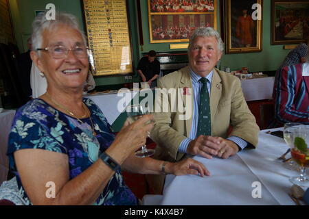 Privatfeier, Familiengeburtstag, Party, 70 Geburtstag, Der Schwan, Tarporley, Cheshire, Jagdzimmer, Familie, Alte Kameraden. Stockfoto