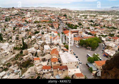 Blick auf Ortakisar von der Oberseite des Schloss Ortakisar. Kappadokien, Türkei. Stockfoto