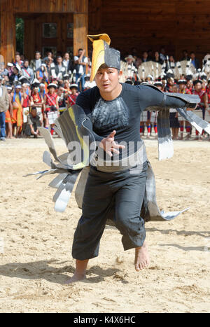 Stammes-Ritual tanzt an der Hornbill Festival, Kohima, Nagaland, Indien Stockfoto