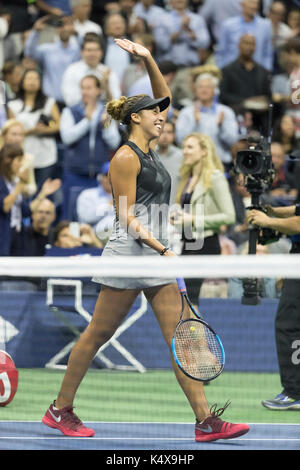 New York, Vereinigte Staaten. 06 Sep, 2017. Madison Schlüssel der USA feiert Sieg gegen Kaia Kanepi Estlands bei uns Offene Meisterschaften an Billie Jean King National Tennis Center Credit: Lev Radin/Pacific Press/Alamy leben Nachrichten Stockfoto