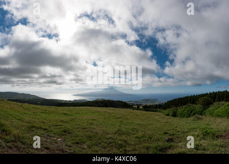 Panorama, Landschaft, Blick auf die Insel Pico von Horta, Faial Island, Azoren Portugal Stockfoto