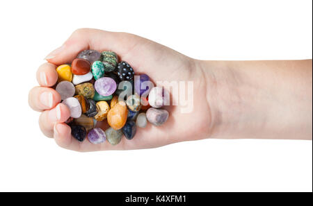 Blick von oben auf die Handvoll mit verschiedenen Edelsteinen auf weißem Hintergrund Stockfoto