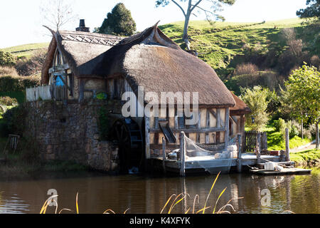 Die alte Wassermühle, hobbiton Movie, Matamata, Waikato, Neuseeland Stockfoto