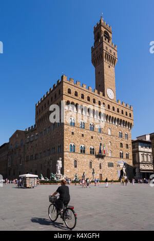 Florenz, Provinz Florenz, Toskana, Italien. Palazzo Vecchio auf der Piazza della Signoria. Im historischen Zentrum von Florenz ist ein UNESCO-Welterbe Stockfoto