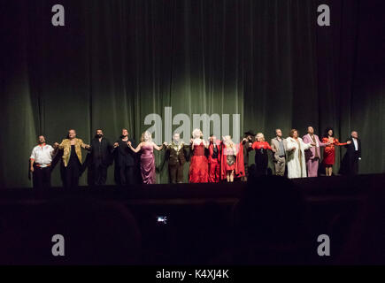 Die Besetzung der Curtain Call an Wagners Rheingold, Bayreuth Opera Festival 2017, Bayern, Deutschland Stockfoto