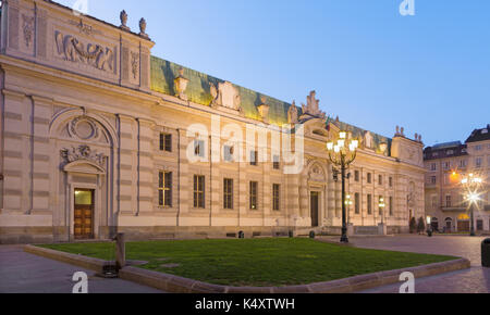 Turin - das Gebäude der Nationalbibliothek in der Abenddämmerung. Stockfoto