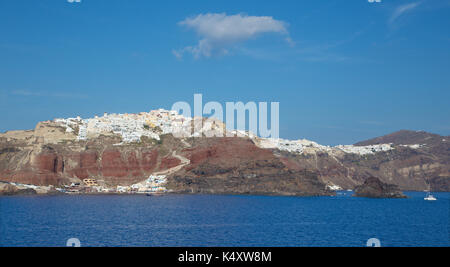 Santorini - Die Oia (Ia) auf den Klippen der Caldera. Stockfoto