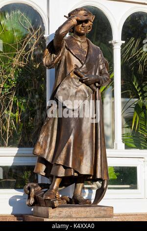 Statue von Christopher Columbus (1451-1506) außerhalb des Palm House, Sefton Park, Liverpool: "Die Entdecker Amerikas war der Hersteller von Liverpool". Stockfoto