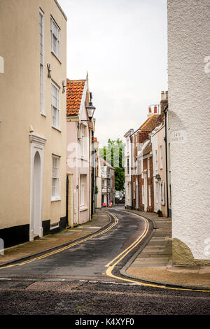 Seitenstraße direkt am Meer in der Nähe von Deal, Kent, Großbritannien Stockfoto