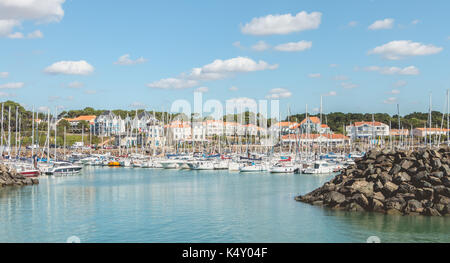 TALMONT saint hilaire, Frankreich - 23 September, 2016: Blick auf den Yachthafen von bourgenay Hafen mit seinen 650 Plätzen von Sportbooten. Seit dem 1. Apri geöffnet Stockfoto