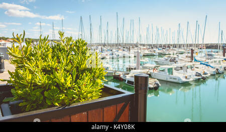 TALMONT saint hilaire, Frankreich - 23 September, 2016: Blick auf den Yachthafen von bourgenay Hafen mit seinen 650 Plätzen von Sportbooten. Seit dem 1. Apri geöffnet Stockfoto