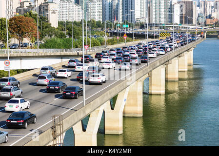 Der Verkehr auf der Autobahn, Südkorea, Seoul, 27. September 2015 Stockfoto