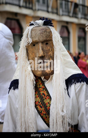 Iberische Maske. Los Toros y los Guirrios de Velilla de La Reina. León, Spanien Stockfoto