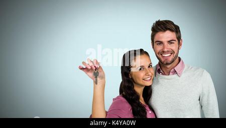 Digital composite von Paar Gedrückthalten der Taste vor Vignette Stockfoto