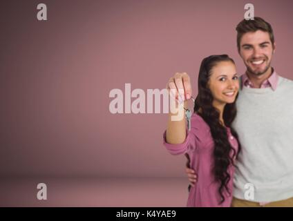 Digital composite von Paar Gedrückthalten der Taste vor Vignette Stockfoto