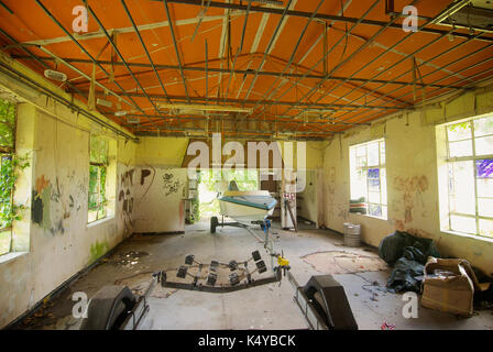 Innenraum eines verlassenen RAF Station in Hampshire, England Stockfoto