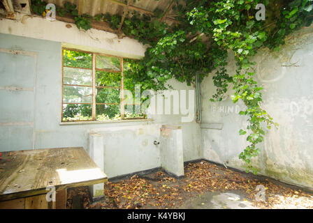 Innenraum eines verlassenen RAF Station in Hampshire, England Stockfoto