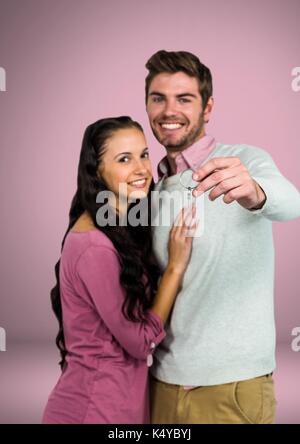 Digital composite von Paar Gedrückthalten der Taste vor Vignette Stockfoto