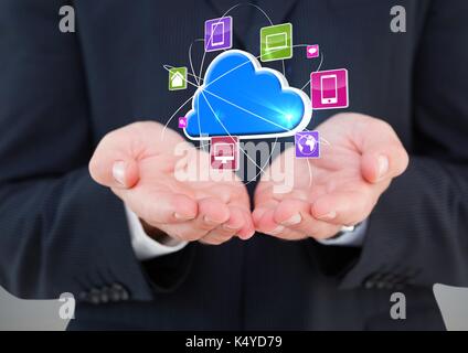 Digital composite von businessmans Hände mit Cloud mit Anwendungssymbolen. Stockfoto
