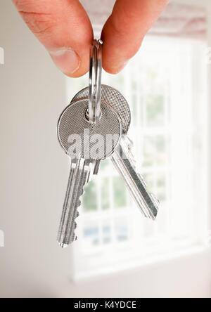 Digital composite von Hand mit Schlüssel, Fenster Stockfoto