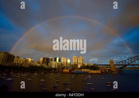 Regenbogen über den Hafen von Sydney Stockfoto