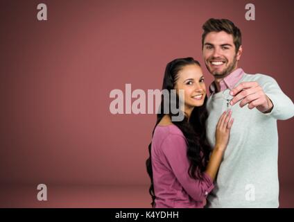 Digital composite von Paar Gedrückthalten der Taste vor Vignette Stockfoto