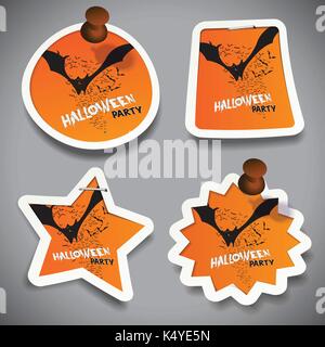 Satz von Halloween Papierschnitt Tags, Etiketten oder Sprechblasen mit fliegenden Fledermäuse Illustration, festgesteckt zu einem grauen Oberfläche Stock Vektor