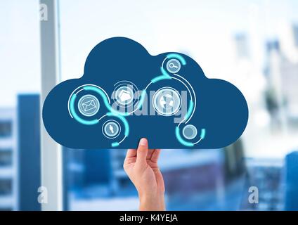 Digital composite von Hand mit Cloud- und Anwendungssymbole auf es vor dem Bürofenster Stockfoto