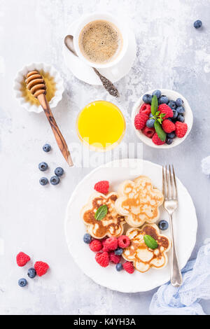 Frühstück mit Scotch Pfannkuchen Stockfoto